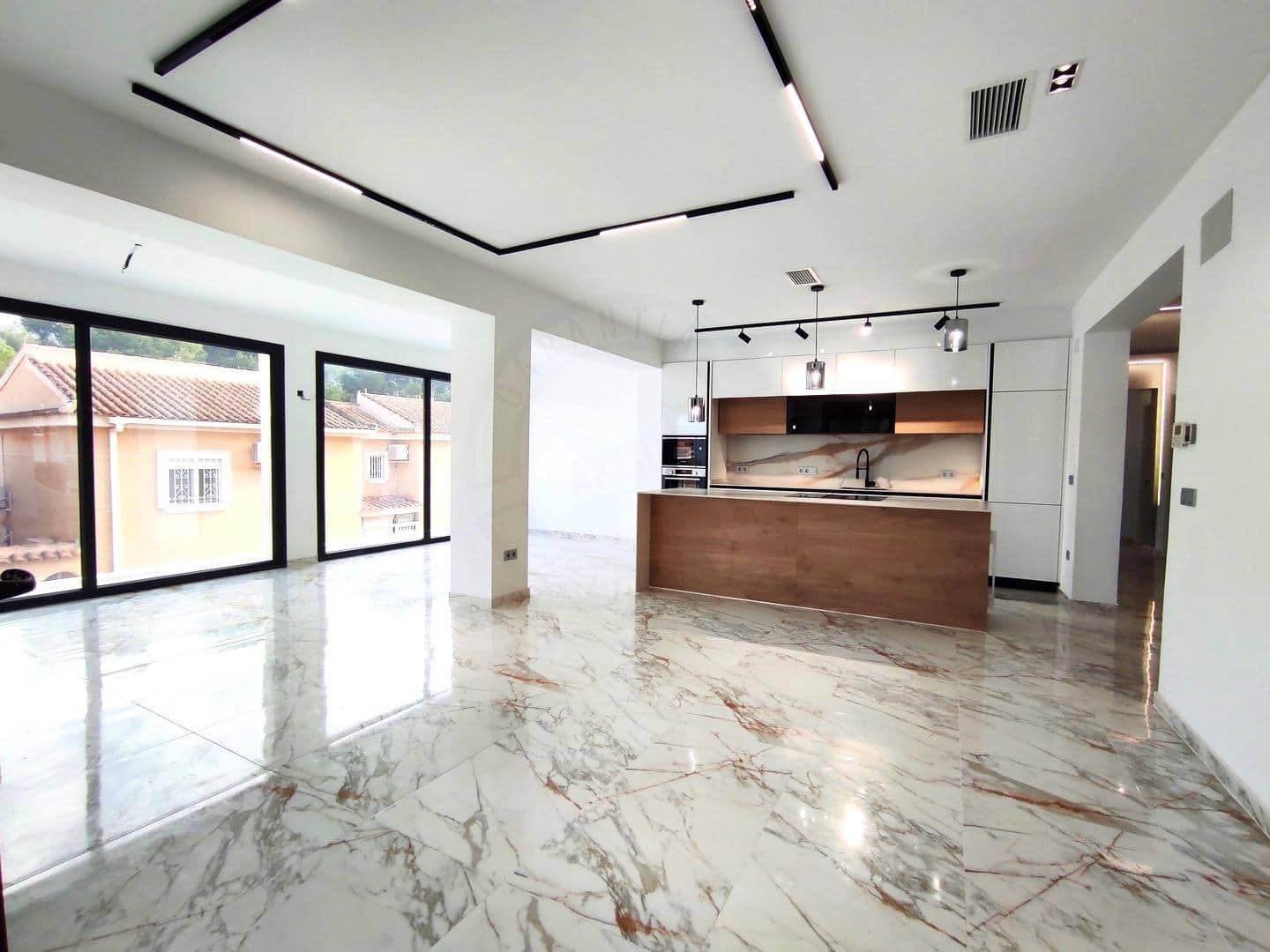 4 slaapkamer Villa te koop in Torrevieja met zwembad garage - € 995.000 (Ref: 8683989)