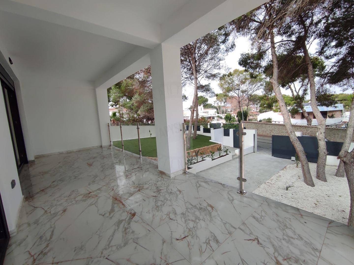 4 slaapkamer Villa te koop in Torrevieja met zwembad garage - € 995.000 (Ref: 8683989)