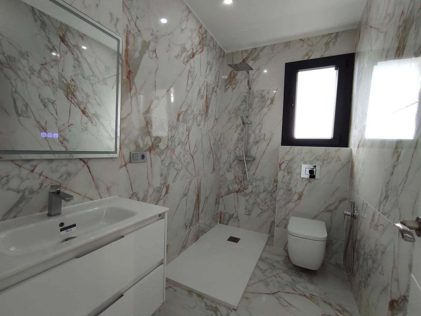 4 slaapkamer Villa te koop in Torrevieja met zwembad garage - € 995.000 (Ref: 8683989)