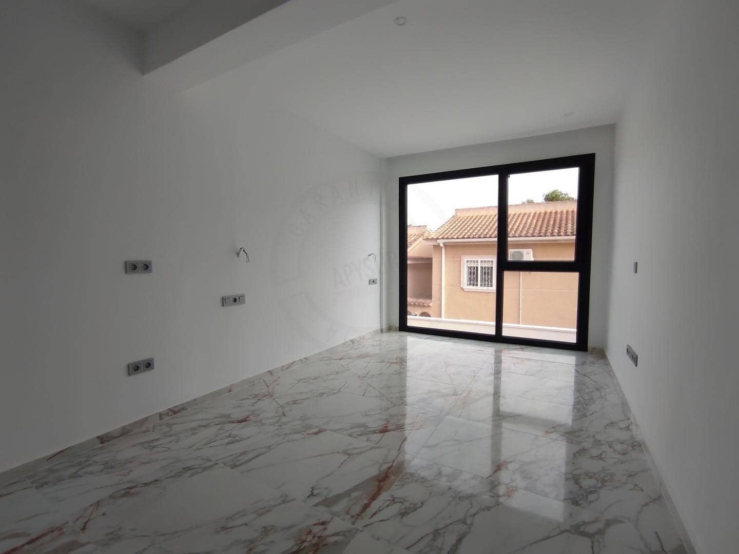 4 slaapkamer Villa te koop in Torrevieja met zwembad garage - € 995.000 (Ref: 8683989)