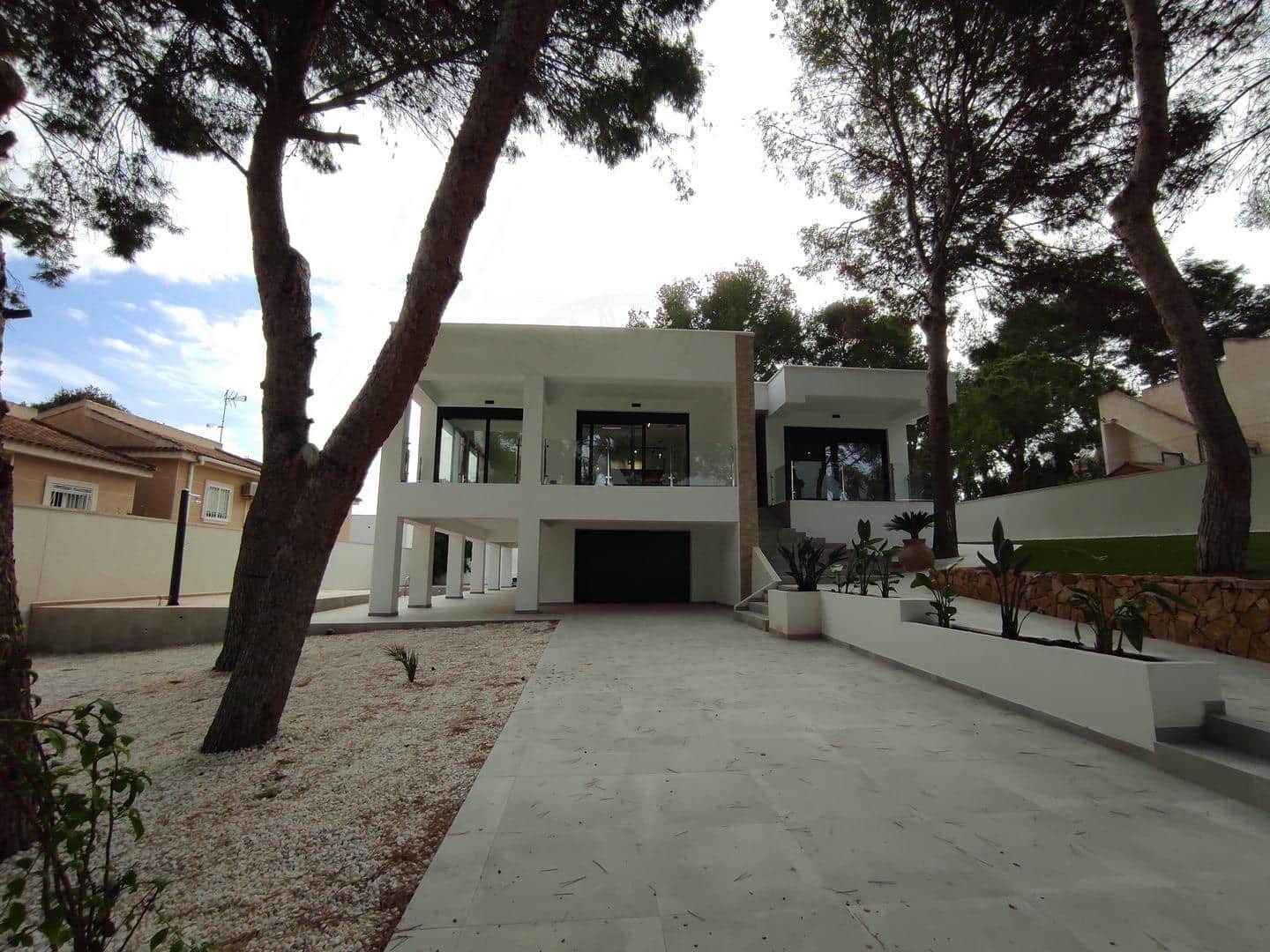 4 slaapkamer Villa te koop in Torrevieja met zwembad garage - € 995.000 (Ref: 8683989)