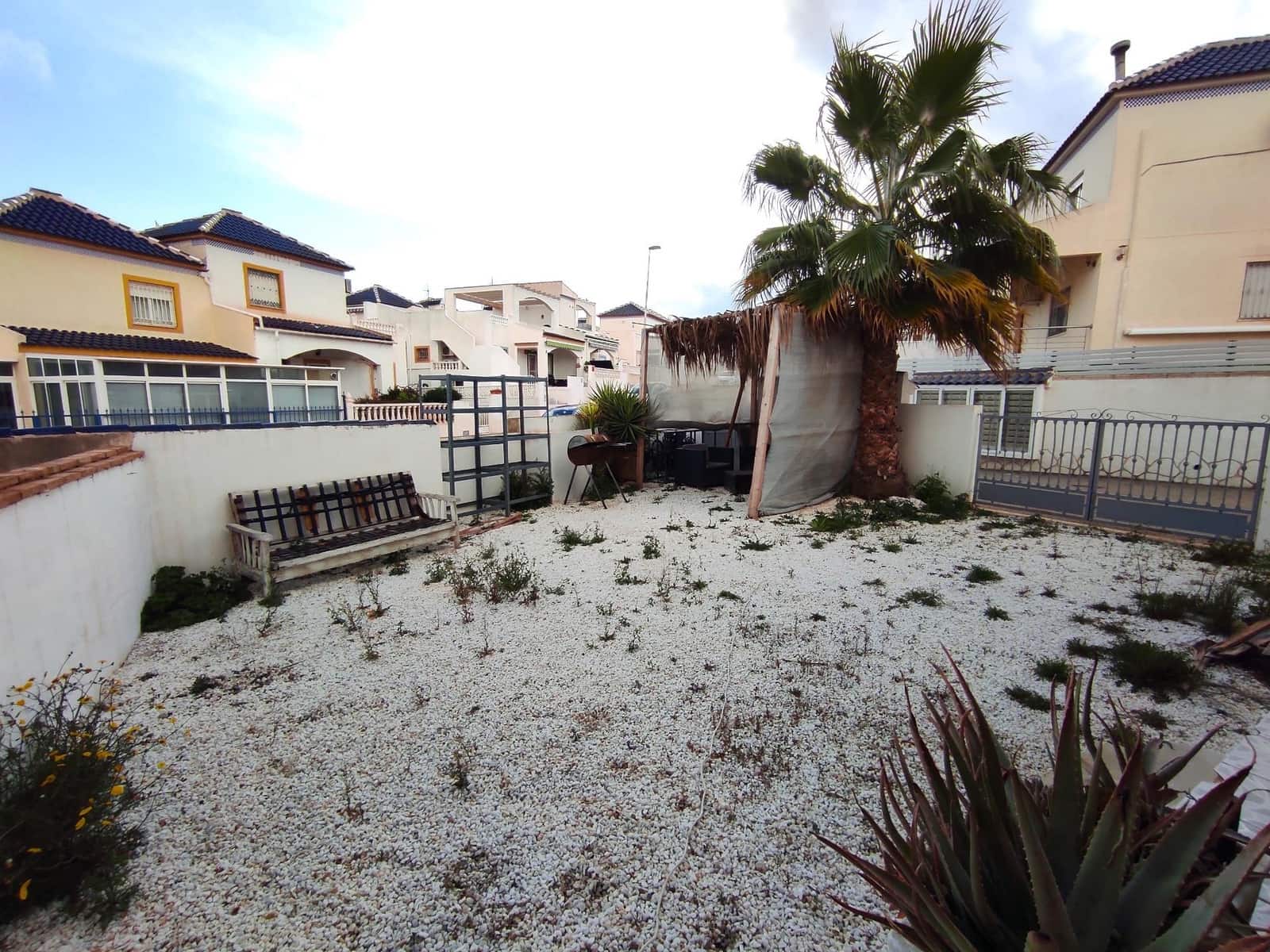 Pareado de 3 habitaciones en Torrevieja en venta con piscina - 217.500 € (Ref: 8806327)