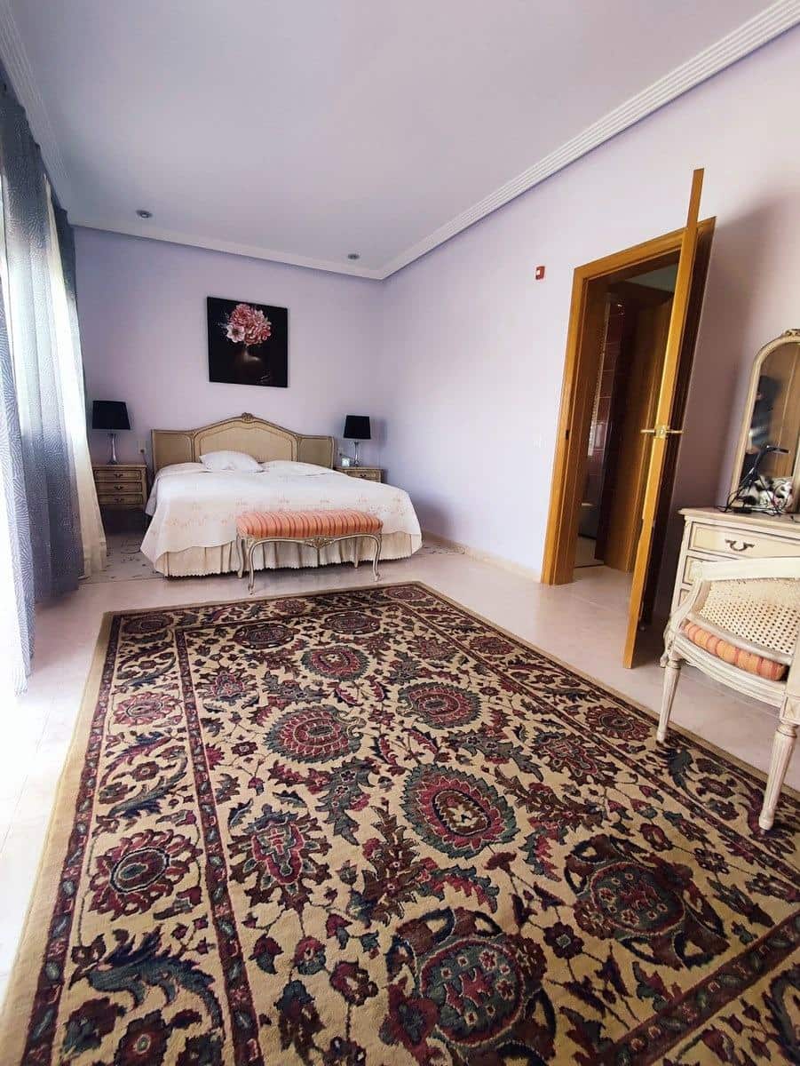 2 bedroom Villa for sale in Torrevieja with pool - € 780,000 (Ref: 8889197)