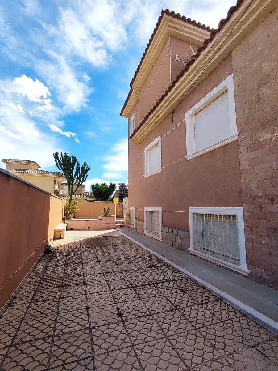 2 bedroom Villa for sale in Torrevieja with pool - € 780,000 (Ref: 8889197)