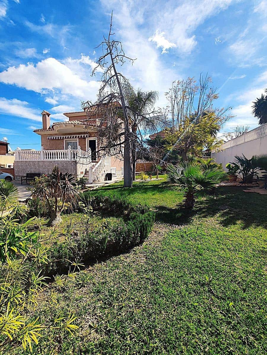 2 bedroom Villa for sale in Torrevieja with pool - € 780,000 (Ref: 8889197)