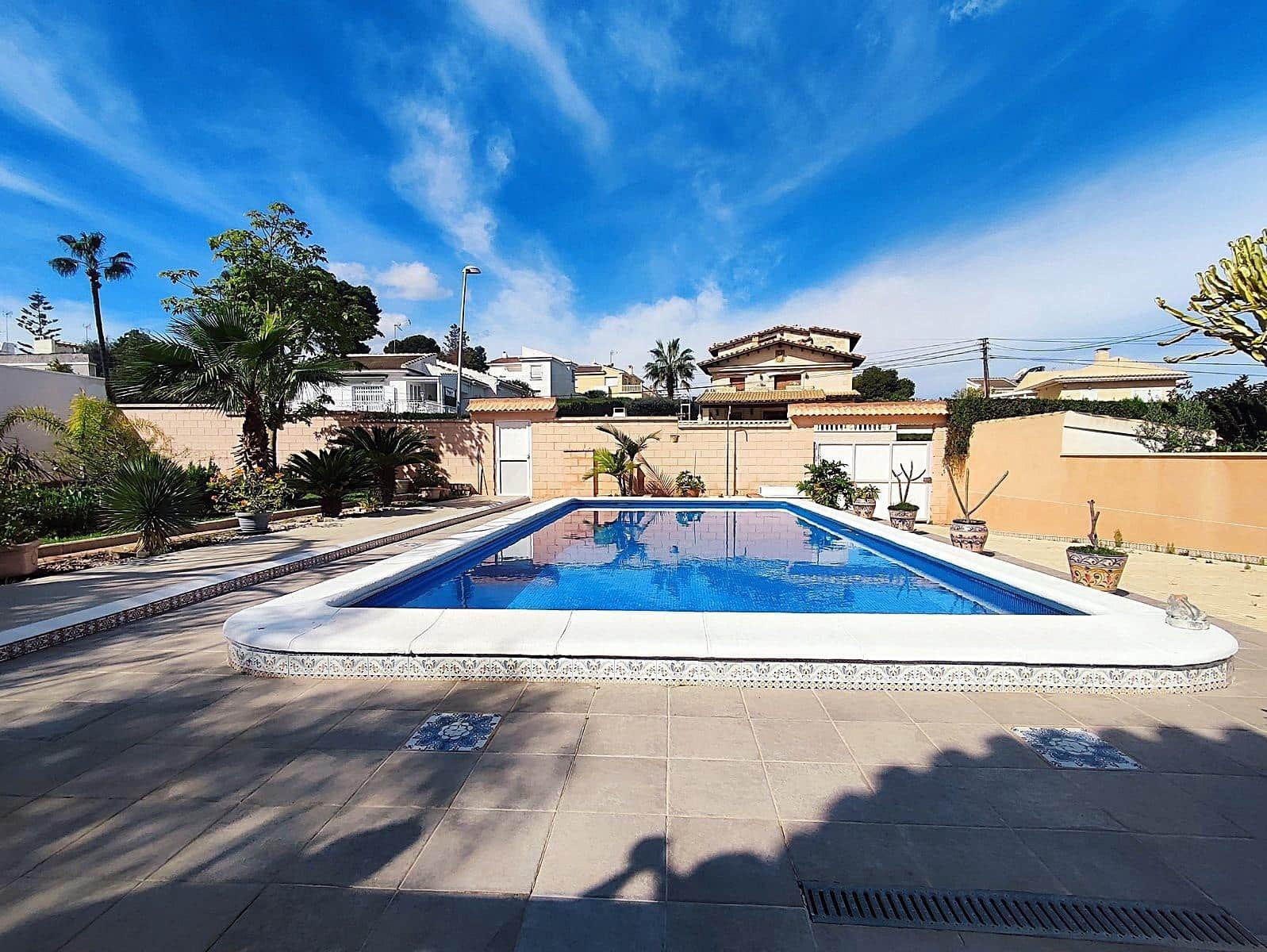 2 bedroom Villa for sale in Torrevieja with pool - € 780,000 (Ref: 8889197)