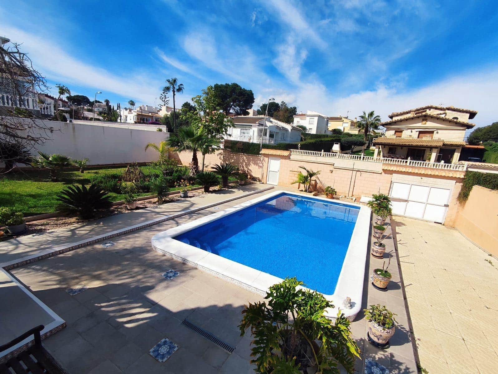 2 bedroom Villa for sale in Torrevieja with pool - € 780,000 (Ref: 8889197)
