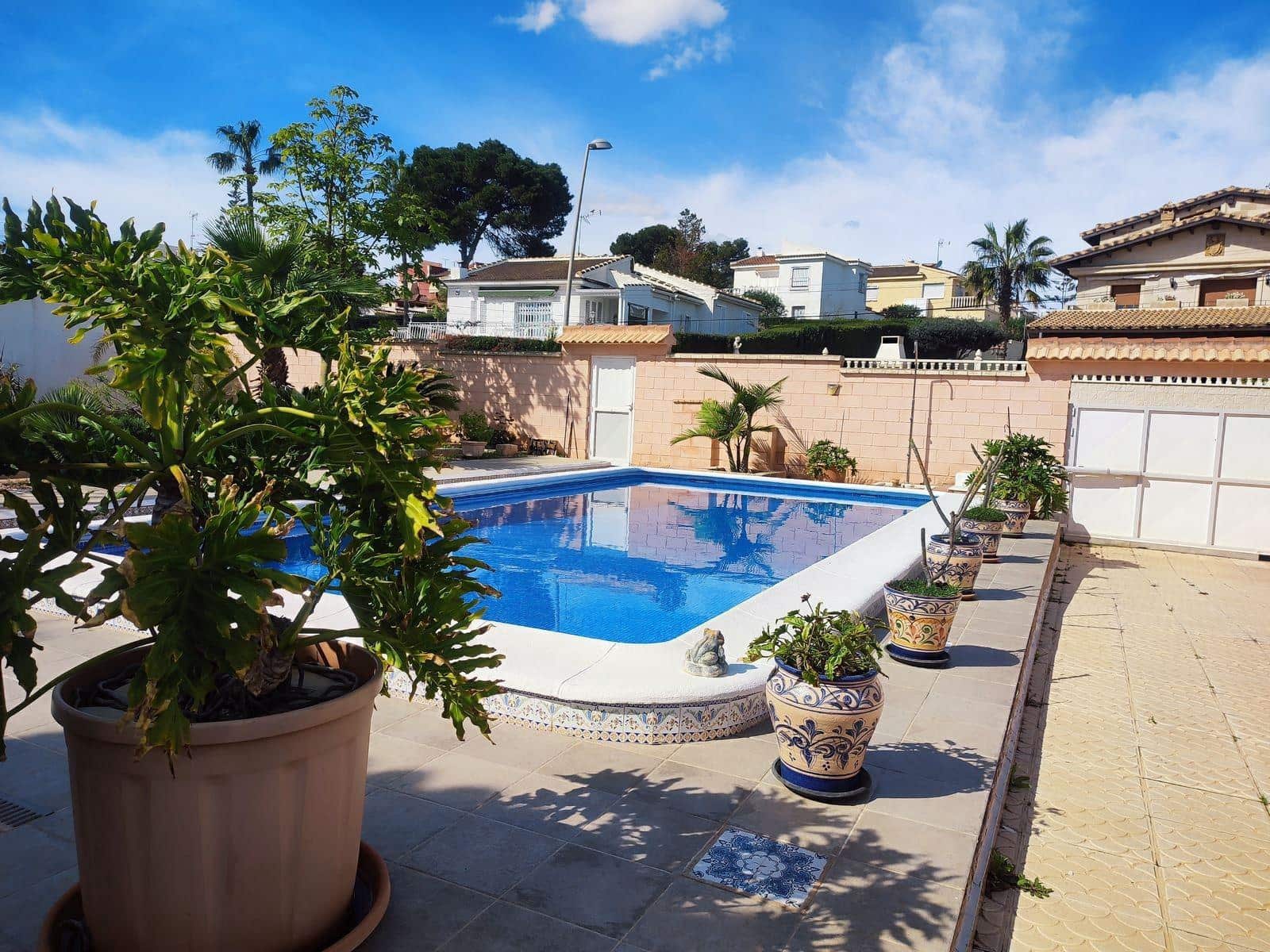 2 bedroom Villa for sale in Torrevieja with pool - € 780,000 (Ref: 8889197)