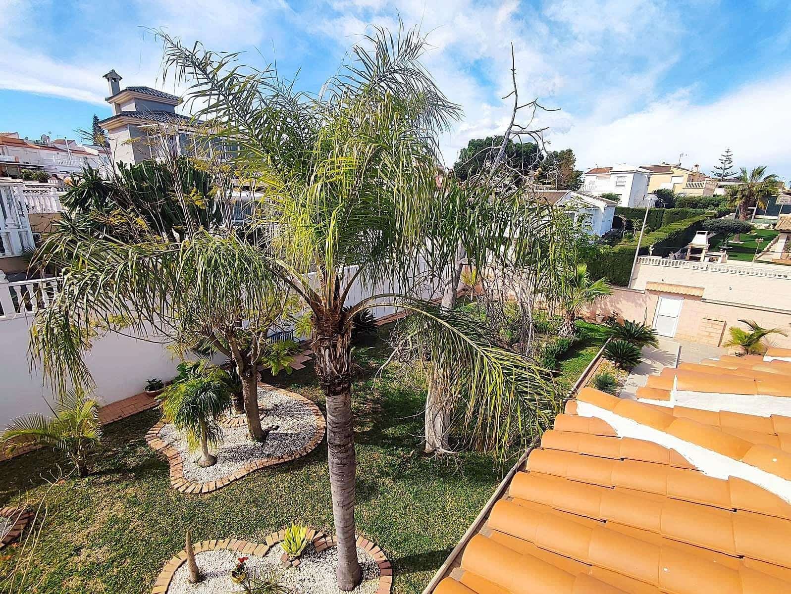 2 bedroom Villa for sale in Torrevieja with pool - € 780,000 (Ref: 8889197)