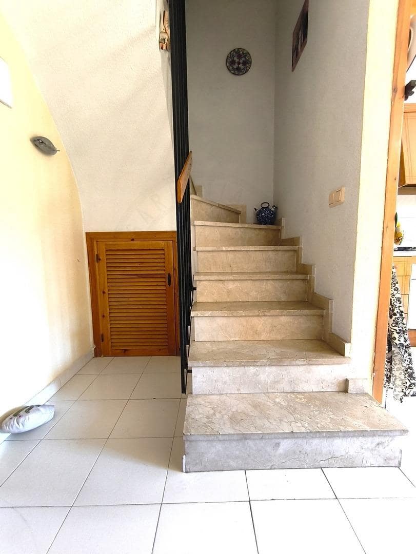 3 soveværelse Rækkehus til salg i Torrevieja med swimmingpool - € 145.000 (Ref: 9228616)