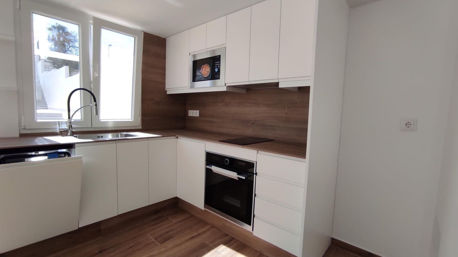 3 soverom Kjedet enebolig til salgs i Torrevieja med svømmebasseng - € 349 000 (Ref: 9240020)