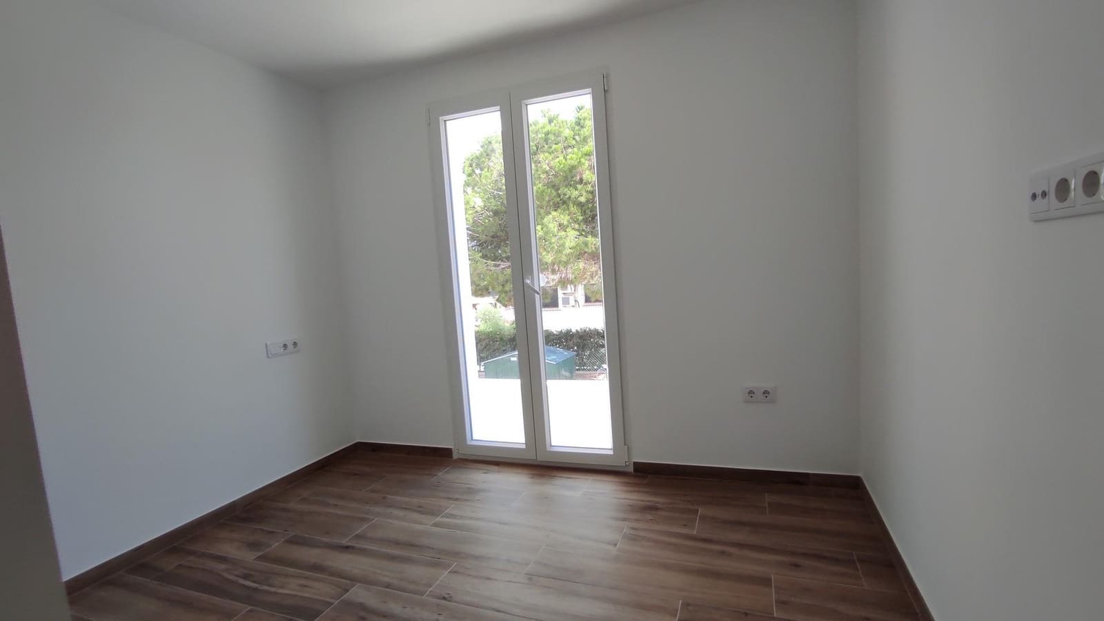 3 soverom Kjedet enebolig til salgs i Torrevieja med svømmebasseng - € 349 000 (Ref: 9240020)