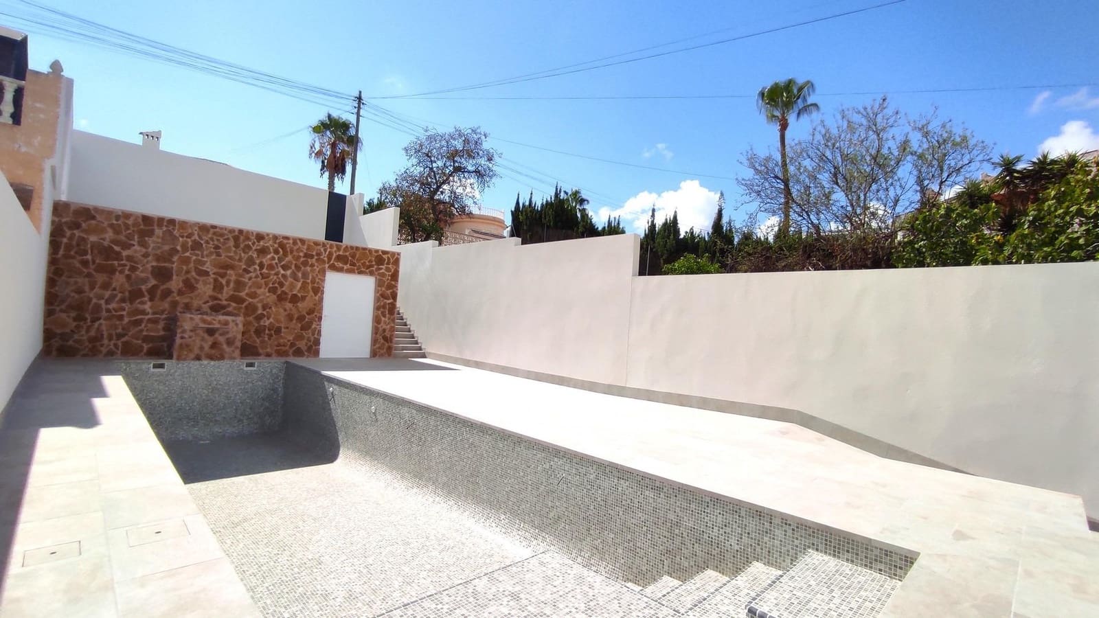 3 soverom Kjedet enebolig til salgs i Torrevieja med svømmebasseng - € 349 000 (Ref: 9240020)