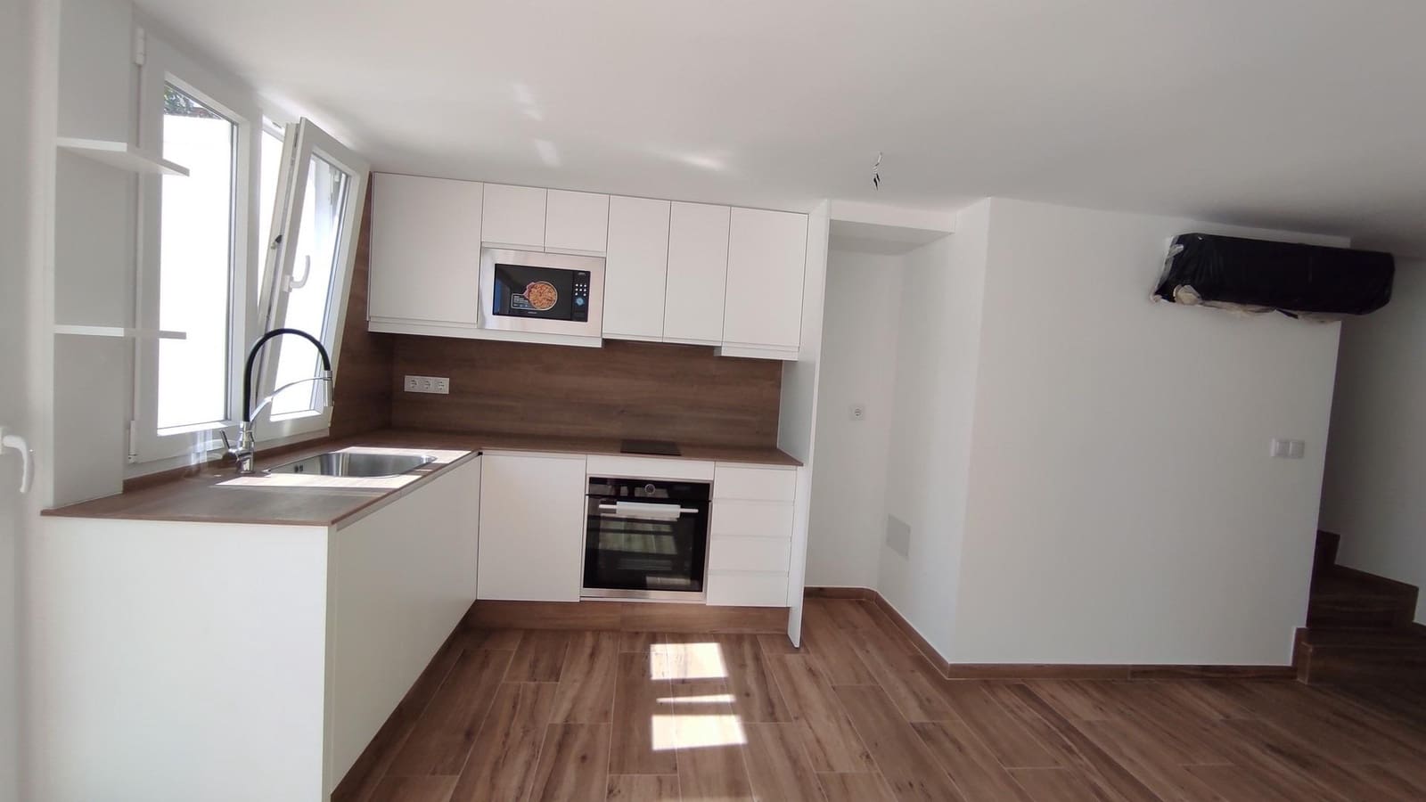 3 slaapkamer Halfvrijstaande villa te koop in Torrevieja met zwembad - € 349.000 (Ref: 9240020)