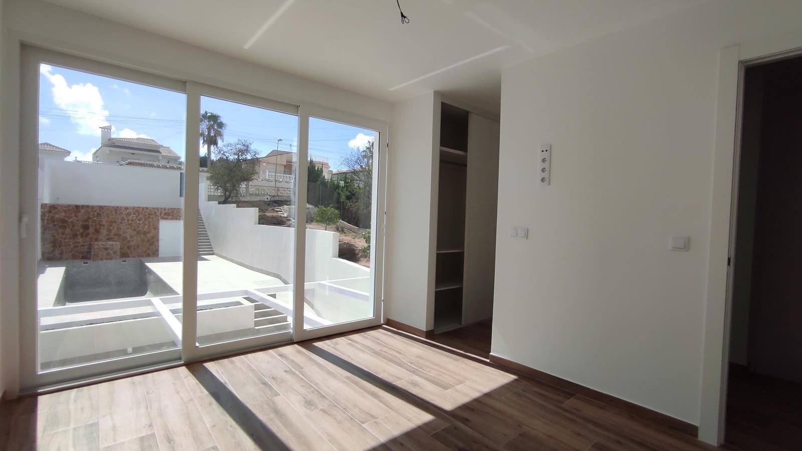 3 slaapkamer Halfvrijstaande villa te koop in Torrevieja met zwembad - € 349.000 (Ref: 9240020)