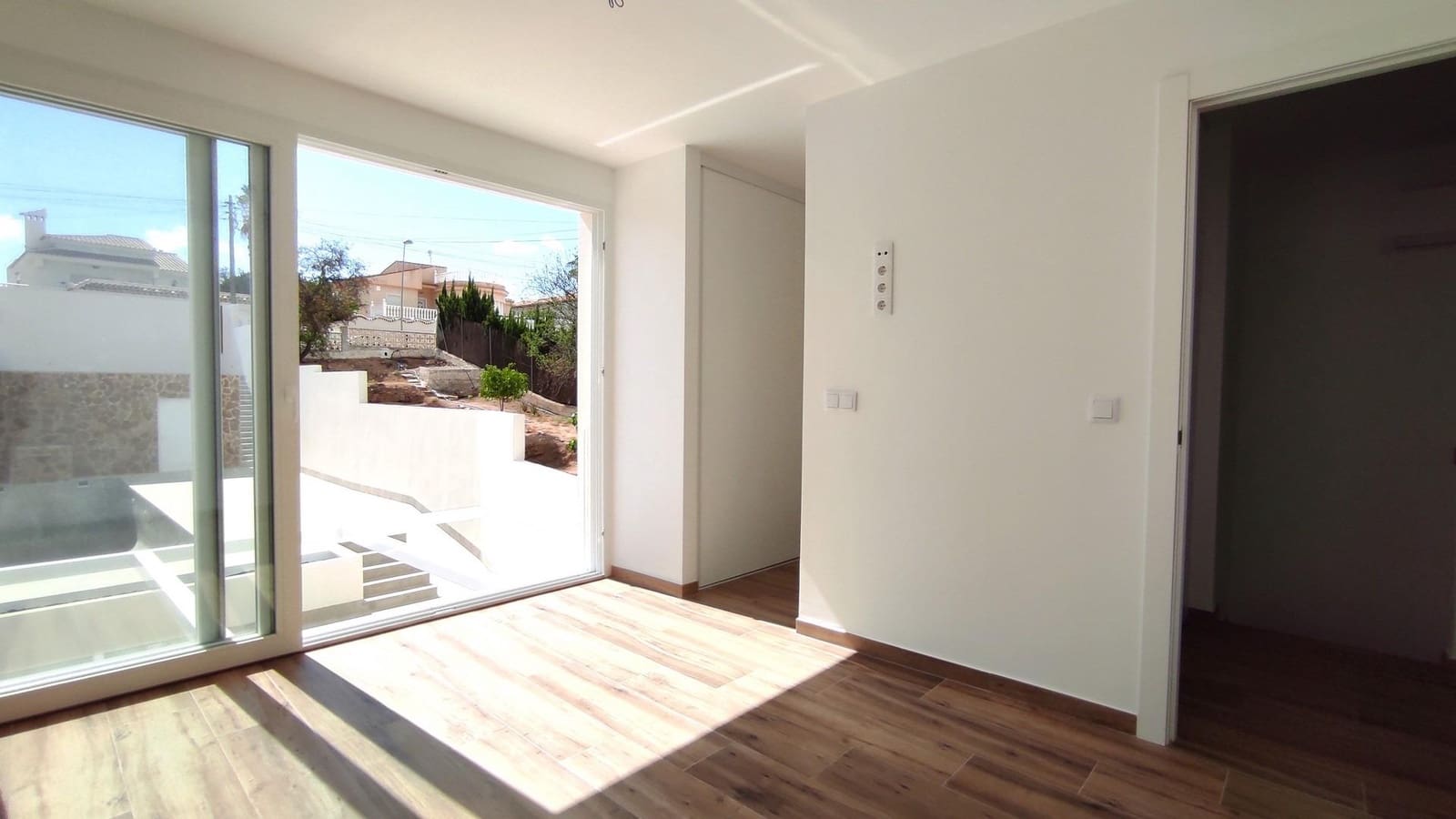 3 slaapkamer Halfvrijstaande villa te koop in Torrevieja met zwembad - € 349.000 (Ref: 9240020)