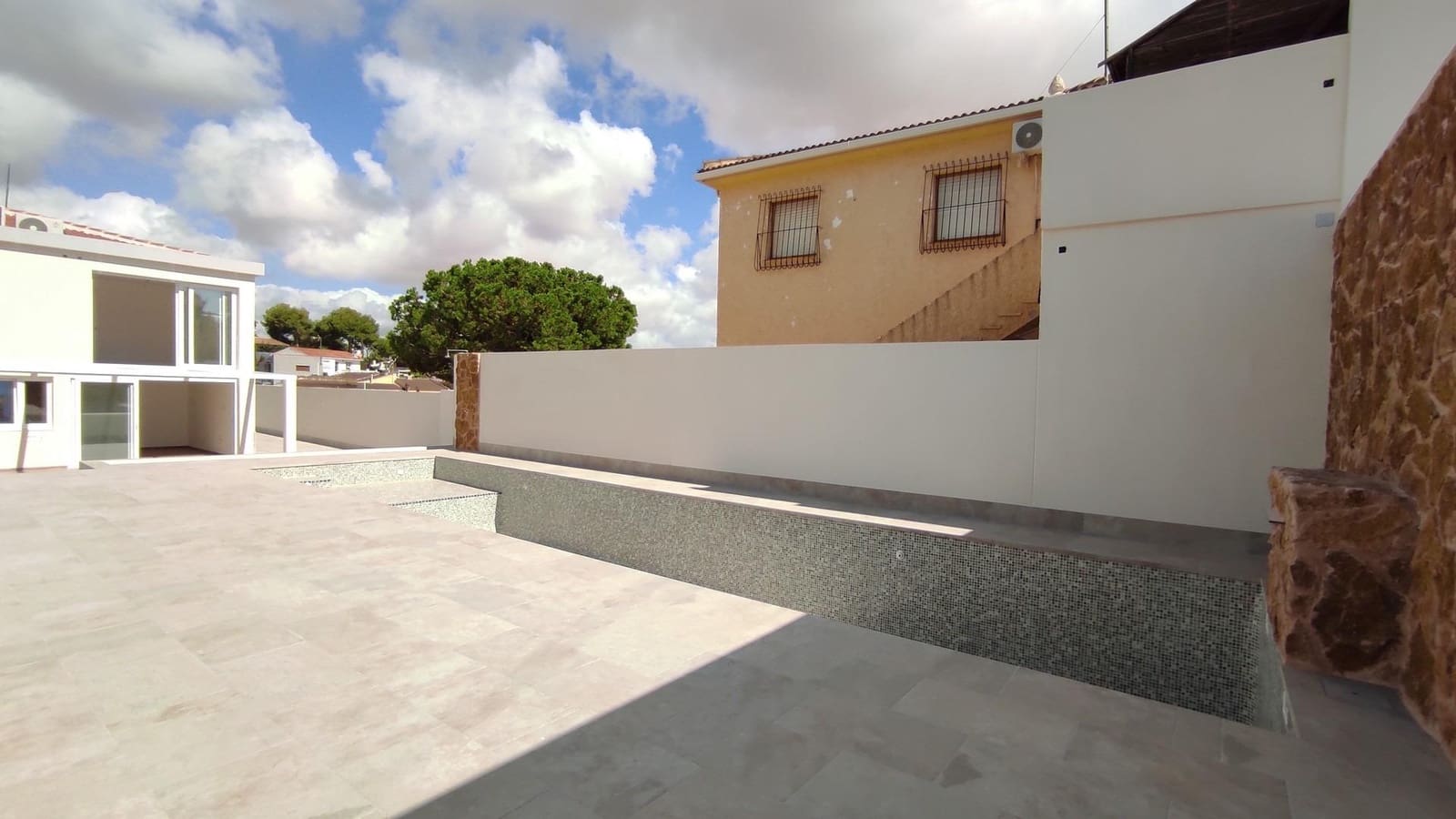3 slaapkamer Halfvrijstaande villa te koop in Torrevieja met zwembad - € 349.000 (Ref: 9240020)