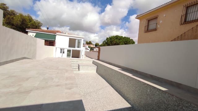Pareado de 3 habitaciones en Los Balcones - Los Altos, Torrevieja en venta con piscina - 349.000 € (Ref: 9240020)
