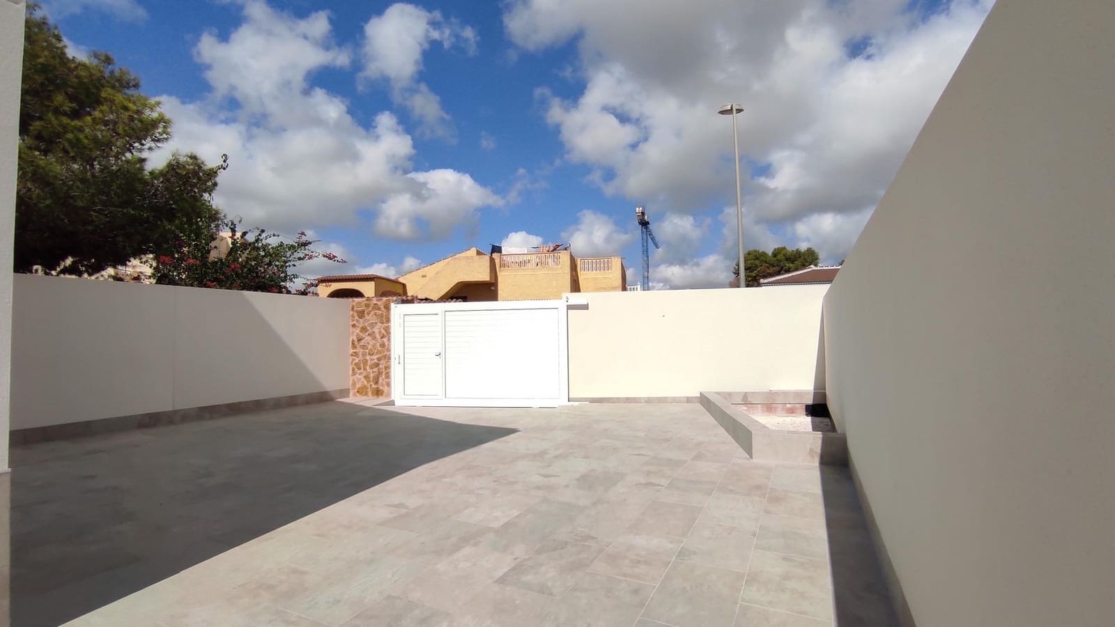 3 slaapkamer Halfvrijstaande villa te koop in Torrevieja met zwembad - € 349.000 (Ref: 9240020)