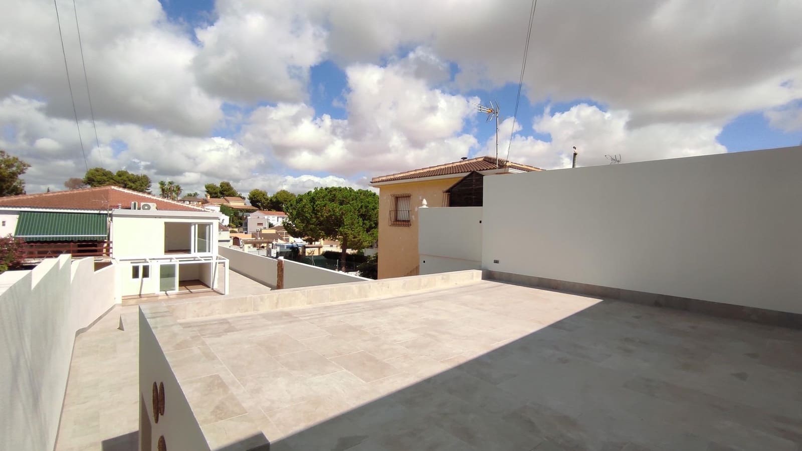 3 slaapkamer Halfvrijstaande villa te koop in Torrevieja met zwembad - € 349.000 (Ref: 9240020)