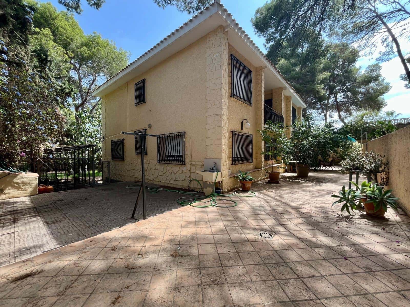 6 bedroom Villa for sale in Los Balcones - € 420,000 (Ref: 9341253)