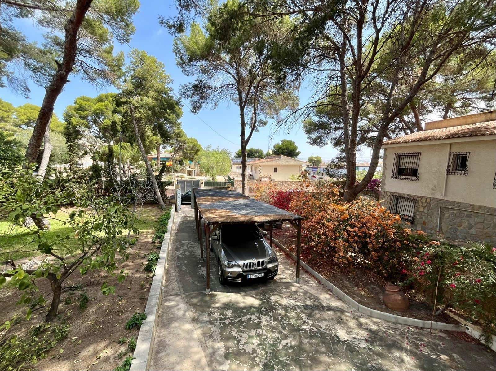 6 bedroom Villa for sale in Los Balcones - € 420,000 (Ref: 9341253)