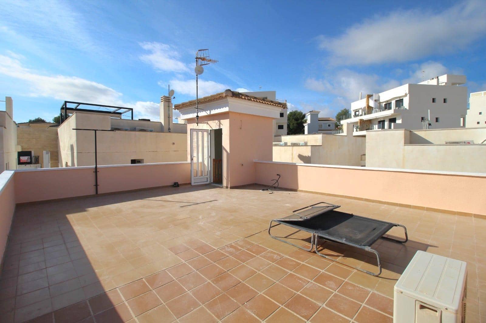 4 bedroom Villa for sale in Orihuela Costa - € 299,900 (Ref: 9387985)