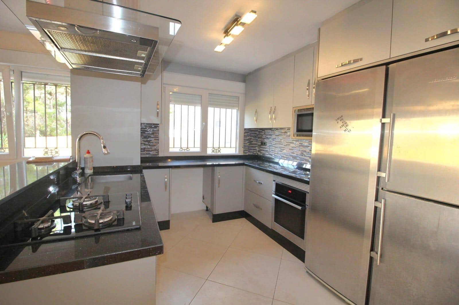 Chalet de 4 habitaciones en Orihuela Costa en venta - 299.900 € (Ref: 9387985)