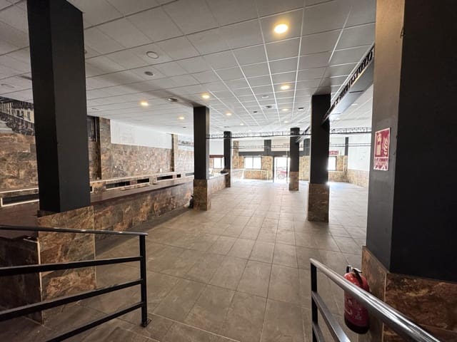 Commercial for sale in Playa del Cura, Torrevieja - € 409,000 (Ref: 9419853)