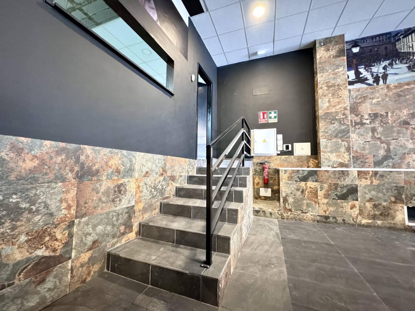 Kommersiell till salu i Torrevieja - 409 000 € (Ref: 9419853)