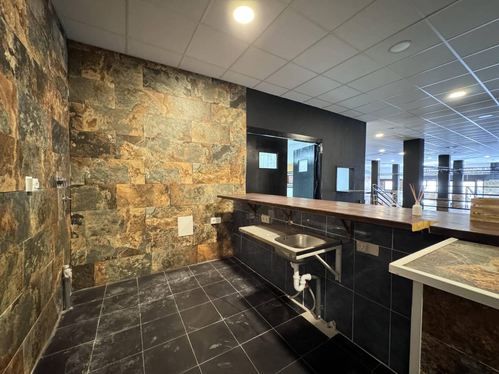 Kommersiell till salu i Torrevieja - 409 000 € (Ref: 9419853)