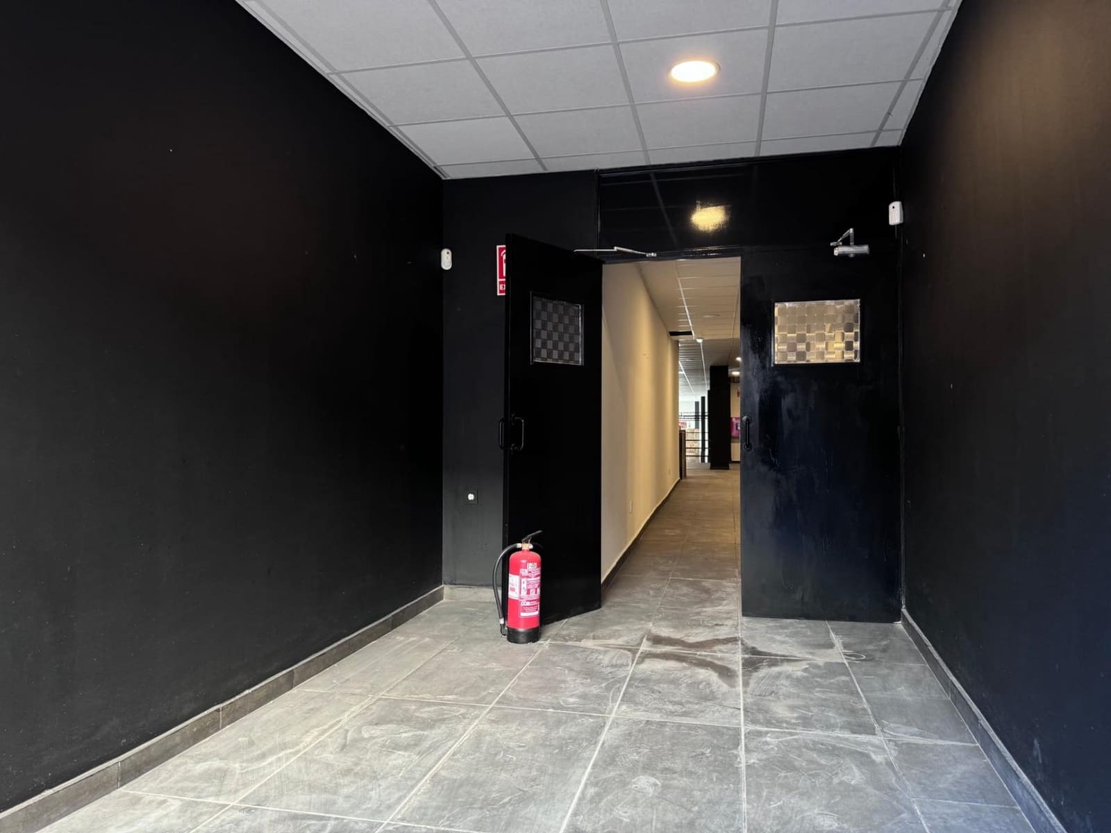 Kommersiell till salu i Torrevieja - 409 000 € (Ref: 9419853)