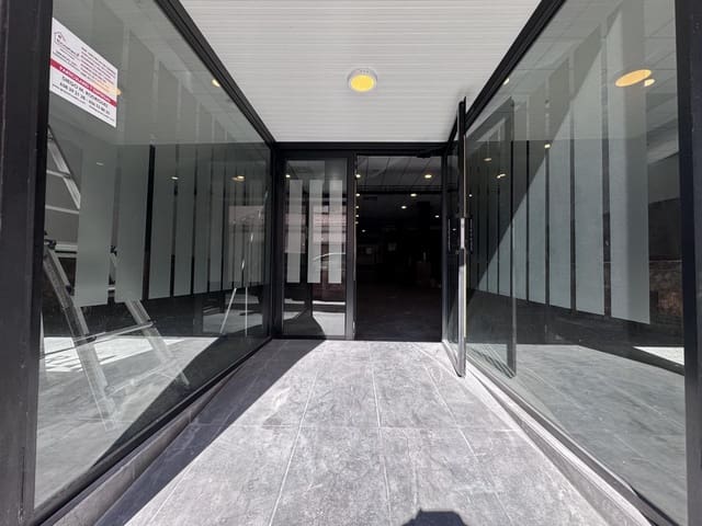 Commercial for sale in Playa del Cura, Torrevieja - € 409,000 (Ref: 9419853)