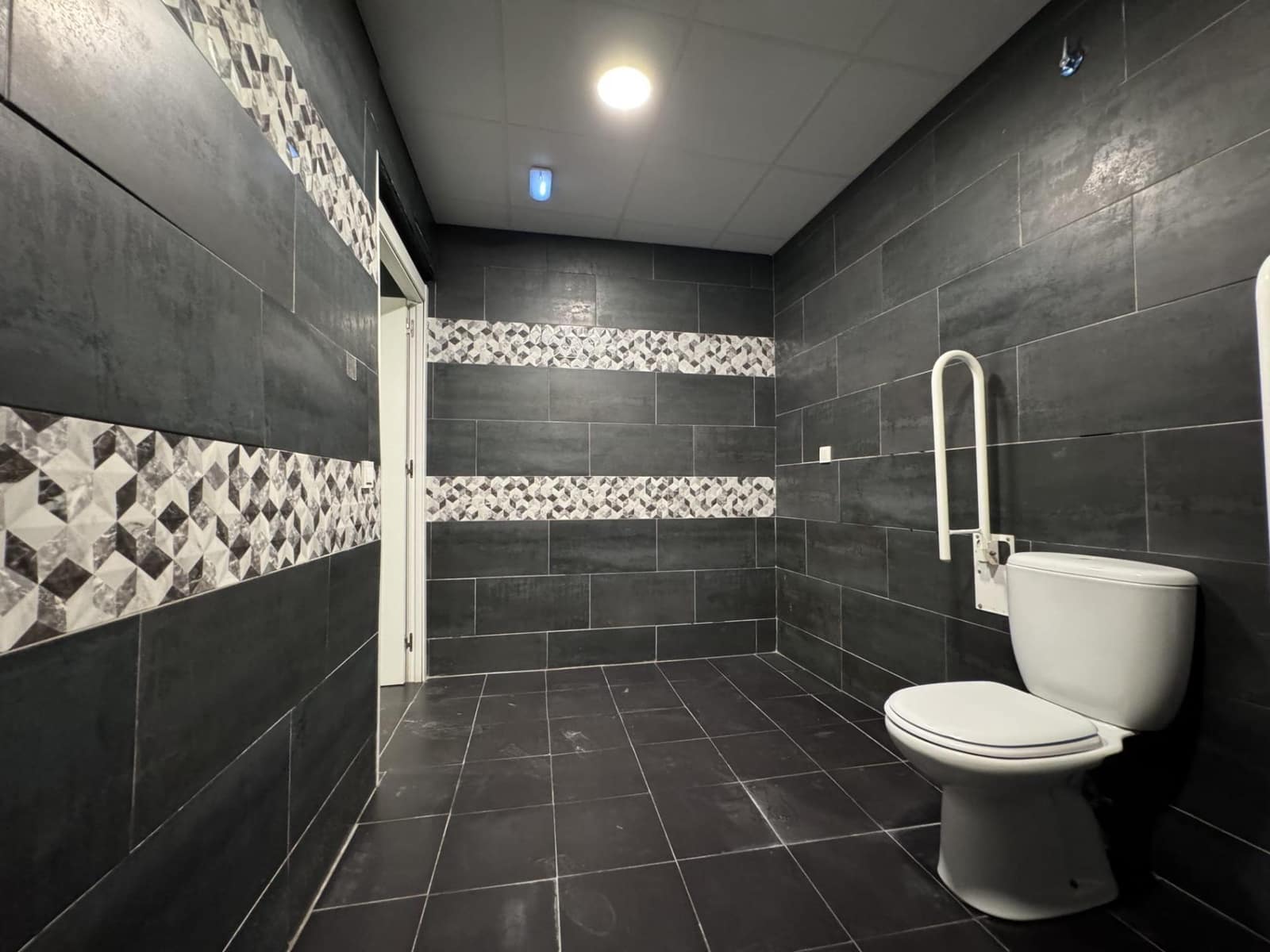 Gewerbe zu verkaufen in Torrevieja - 409.000 € (Ref: 9419853)