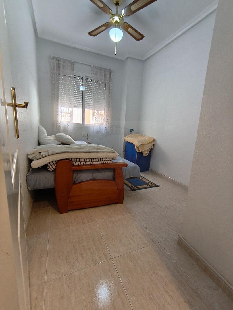 3 soverom Penthouse til salgs i Torrevieja med svømmebasseng - € 180 000 (Ref: 9423883)