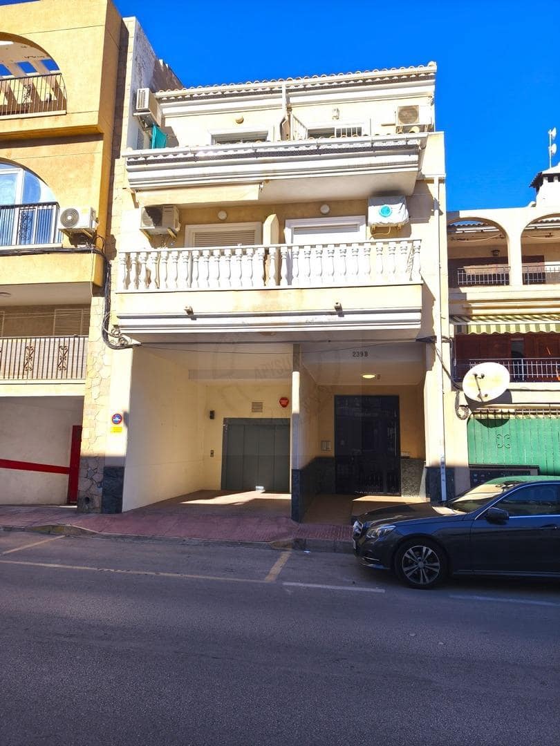 Ático de 3 habitaciones en Torrevieja en venta con piscina - 180.000 € (Ref: 9423883)