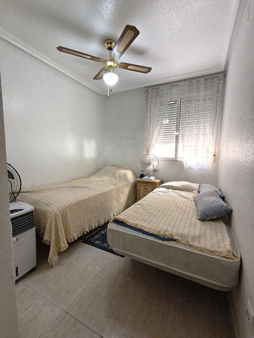 Ático de 3 habitaciones en Torrevieja en venta con piscina - 180.000 € (Ref: 9423883)