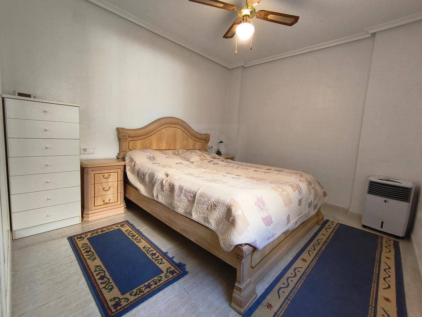 Ático de 3 habitaciones en Torrevieja en venta con piscina - 180.000 € (Ref: 9423883)