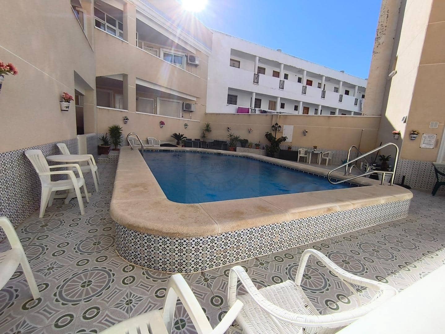 Ático de 3 habitaciones en Torrevieja en venta con piscina - 180.000 € (Ref: 9423883)