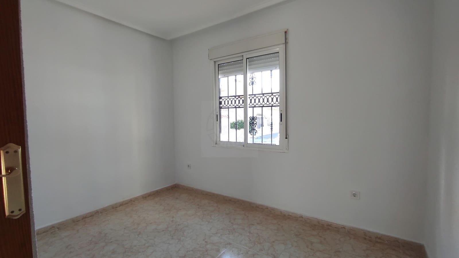 3 chambre Villa/Maison Mitoyenne à vendre à Orihuela Costa avec piscine - 210 000 € (Ref: 9470457)