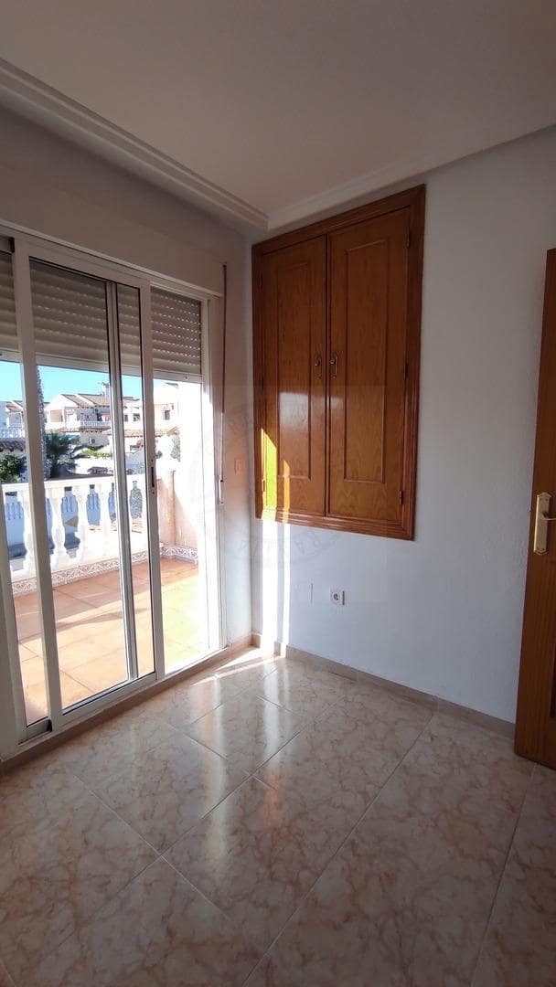 3 chambre Villa/Maison Mitoyenne à vendre à Orihuela Costa avec piscine - 210 000 € (Ref: 9470457)