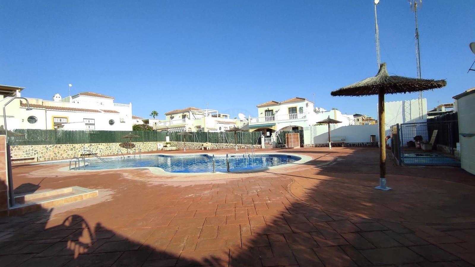 3 chambre Villa/Maison Mitoyenne à vendre à Orihuela Costa avec piscine - 210 000 € (Ref: 9470457)
