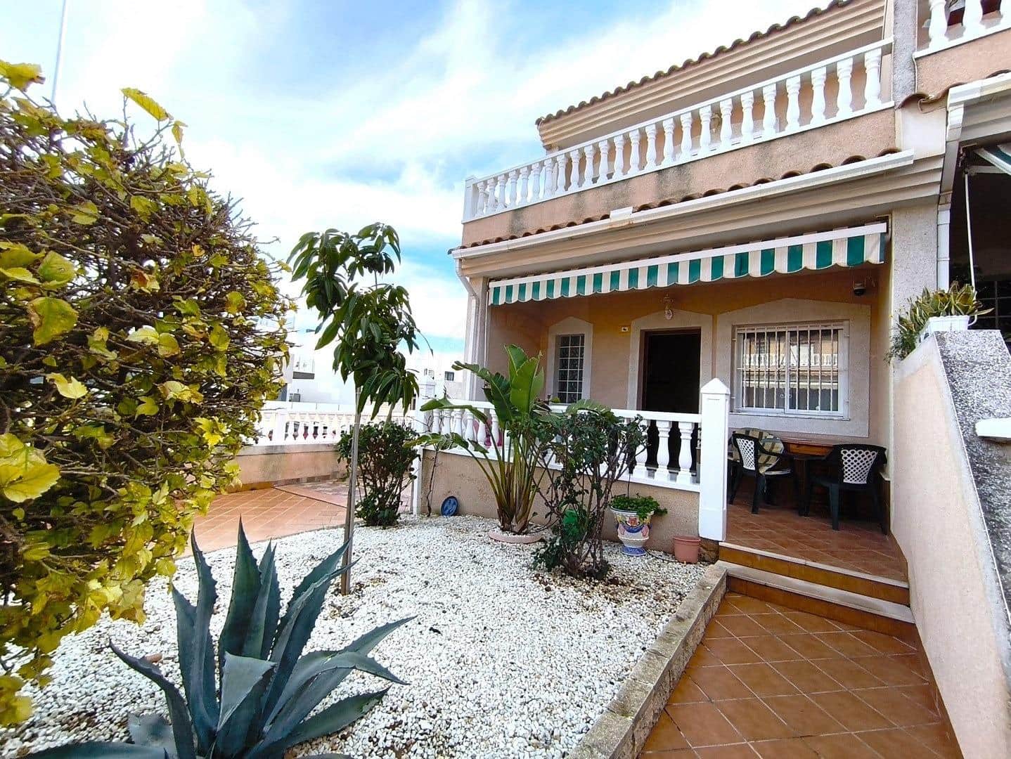 3 bedroom Semi-detached Villa for sale in Los Altos with pool - € 265,000 (Ref: 9596231)