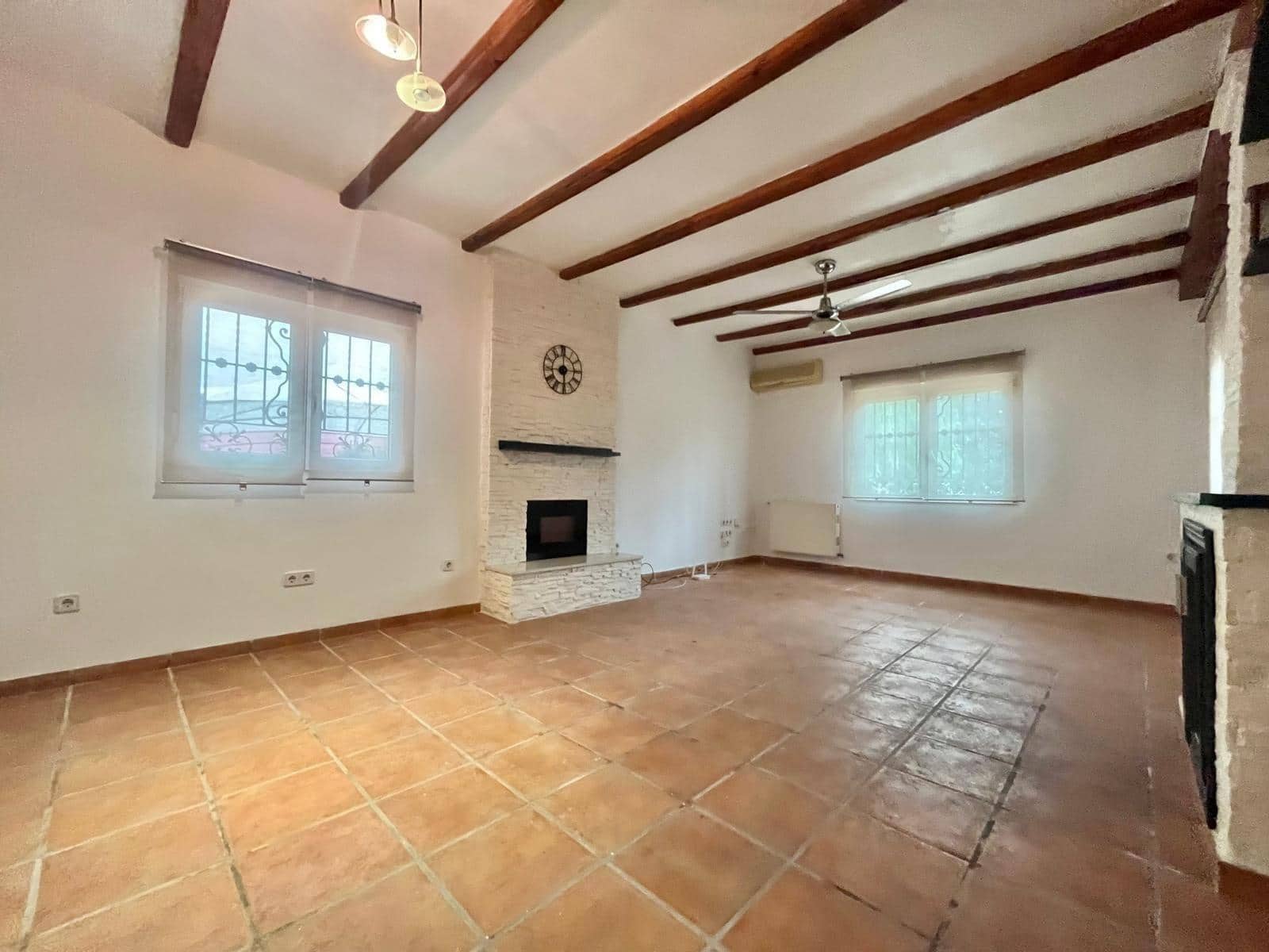 Chalet de 3 habitaciones en Torrevieja en venta con garaje - 449.000 € (Ref: 9652060)