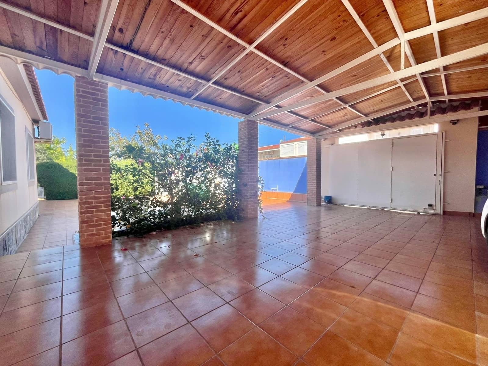 Chalet de 3 habitaciones en Torrevieja en venta con garaje - 449.000 € (Ref: 9652060)