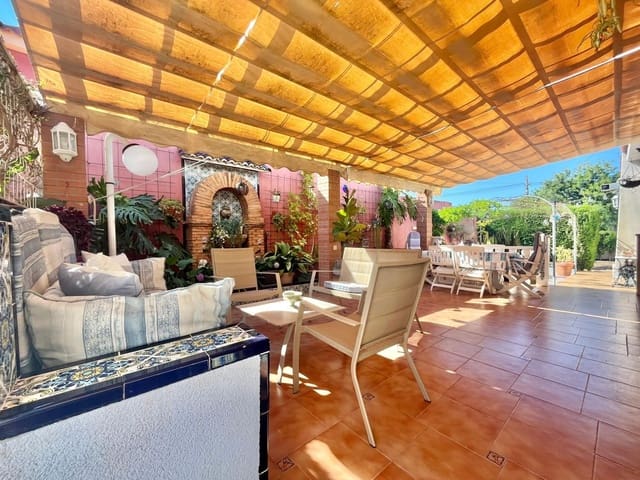 Chalet de 3 habitaciones en Los Balcones - Los Altos, Torrevieja en venta con garaje - 449.000 € (Ref: 9652060)