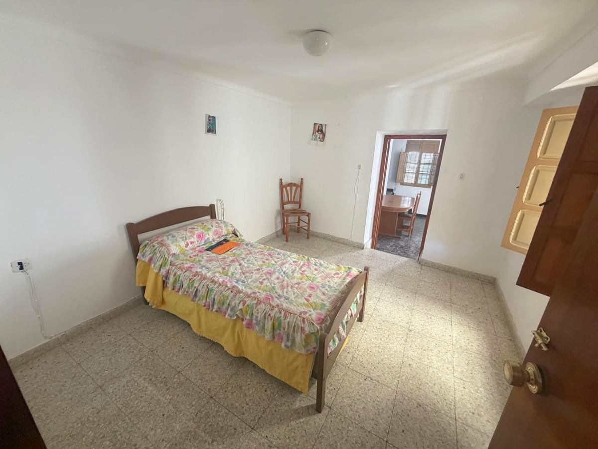 4 bedroom Townhouse for sale in Villanueva del Trabuco - € 90,000 (Ref: 10038540)