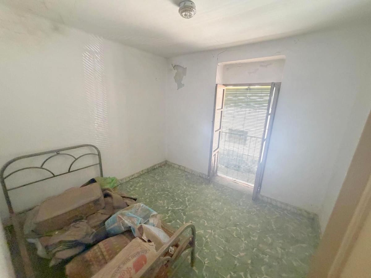 4 bedroom Townhouse for sale in Villanueva del Trabuco - € 90,000 (Ref: 10038540)