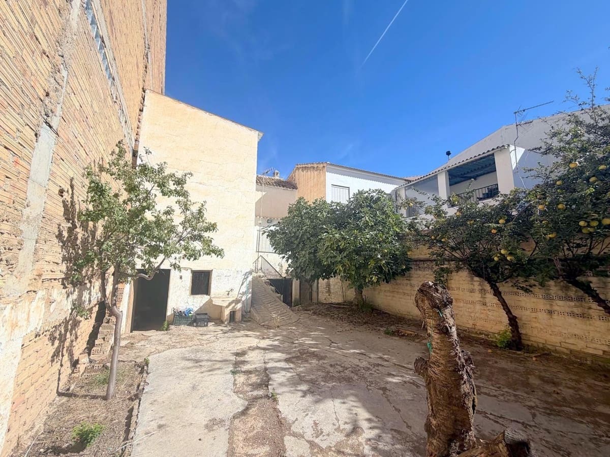 4 bedroom Townhouse for sale in Villanueva del Trabuco - € 90,000 (Ref: 10038540)
