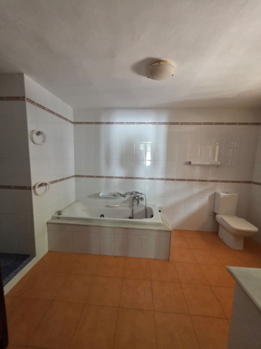 8 quarto Comercial para venda em Antequera com piscina garagem - 795 000 € (Ref: 10045849)